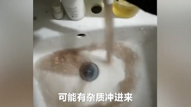 河南居民家自來水渾如咖啡,相關部門回應:主管道水質安全可正常飲用- 河南居民家自來水渾如咖啡,相關部門回應:主管道水質安全可正常飲用-